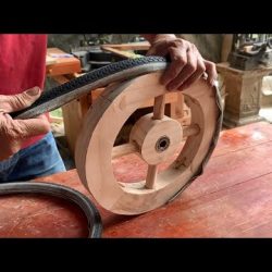 Woodworking Ideas For The Garden // How A Craftsman Made A Beautiful Wooden Wheelbarrow